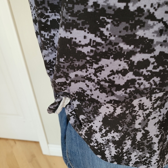 NWT Halston Studio Camo Top Size L - Picture 10 of 16